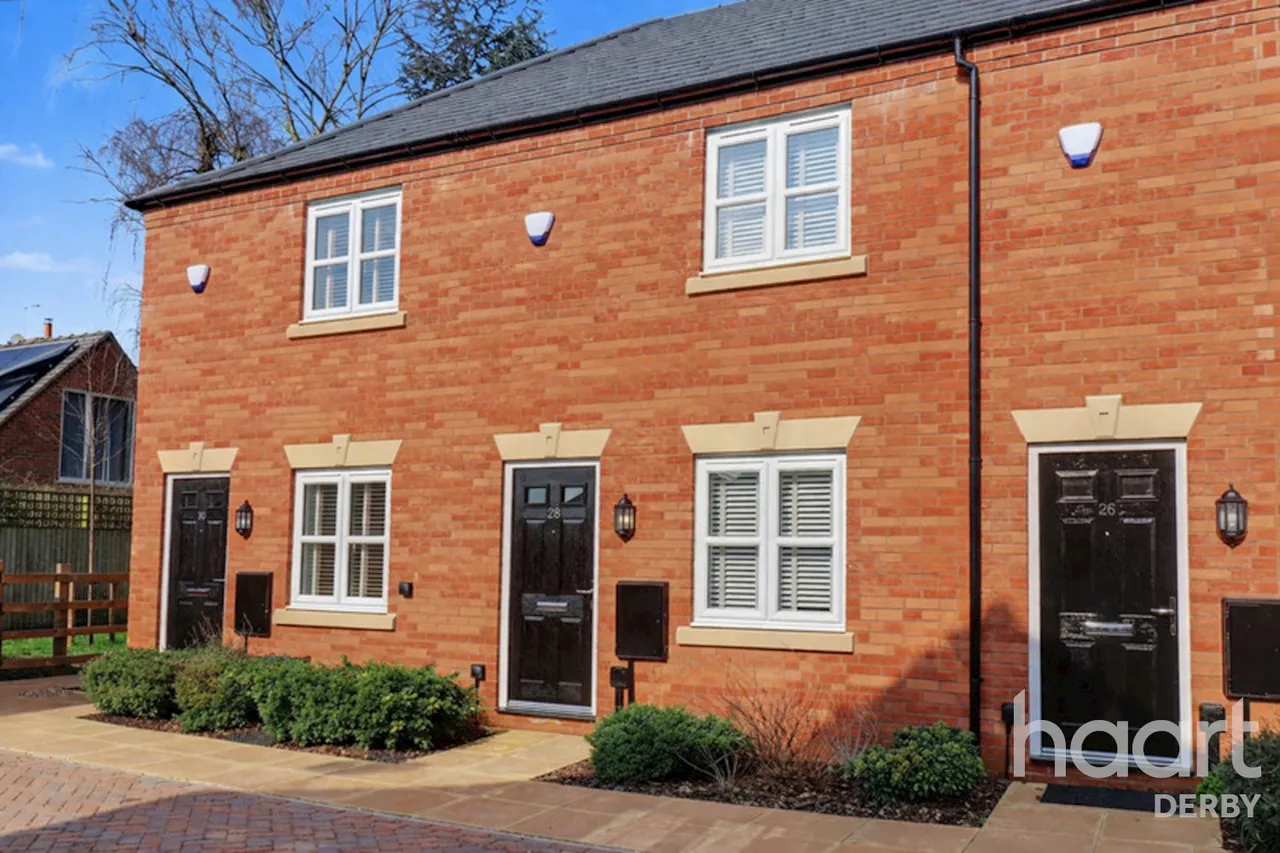 2 bed house for sale, Lucas Lane, Hilton, DE65