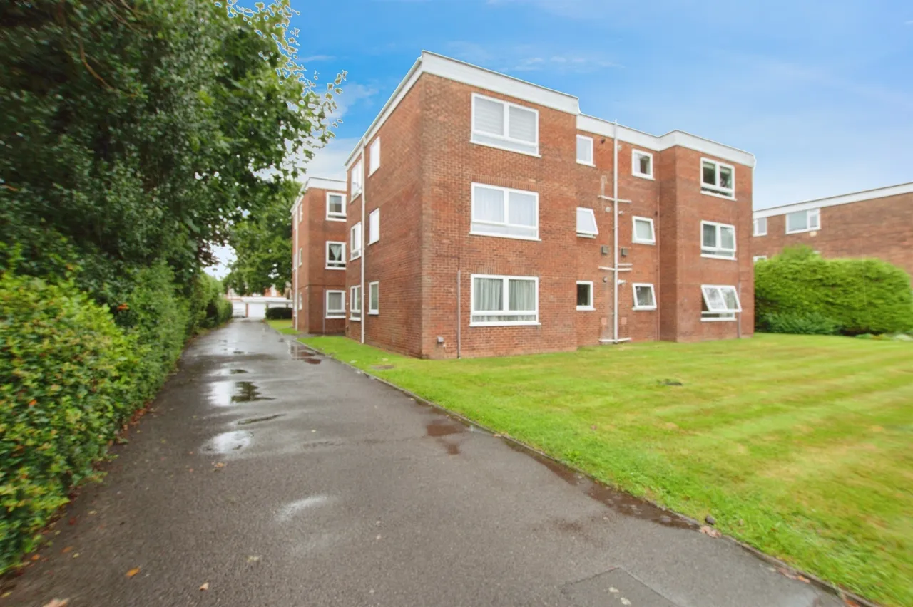 2 bed flat for sale, Richmond Park Road, Bournemouth, BH8