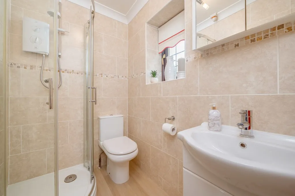Emmet Close, Birkenshaw BD11 2LF, photo 15
