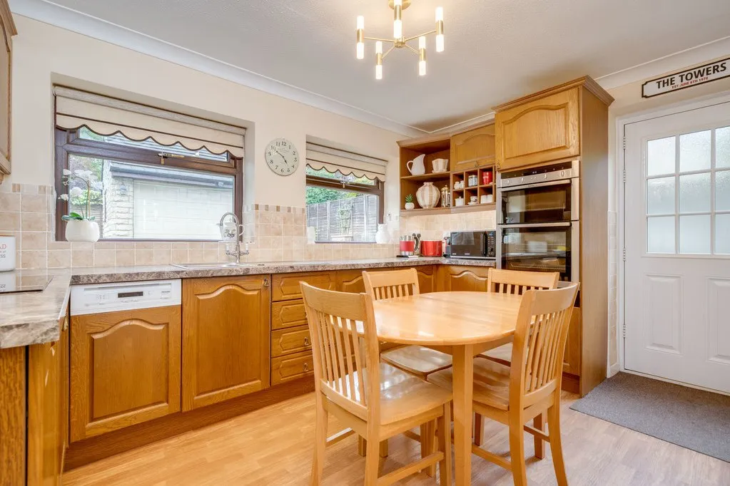 Emmet Close, Birkenshaw BD11 2LF, photo 10