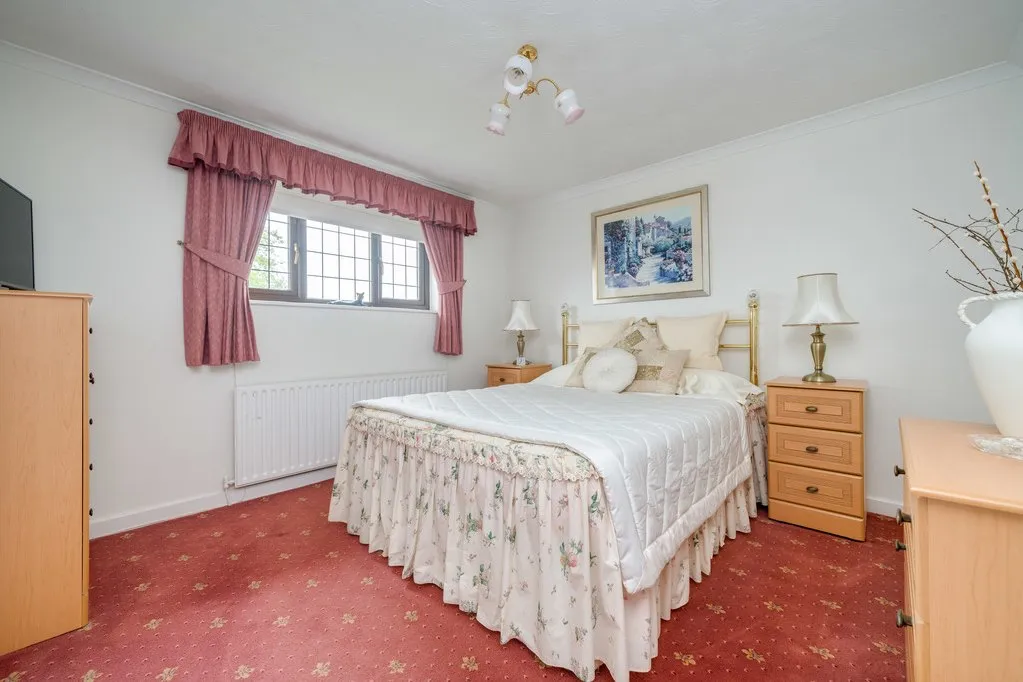 Emmet Close, Birkenshaw BD11 2LF, photo 12