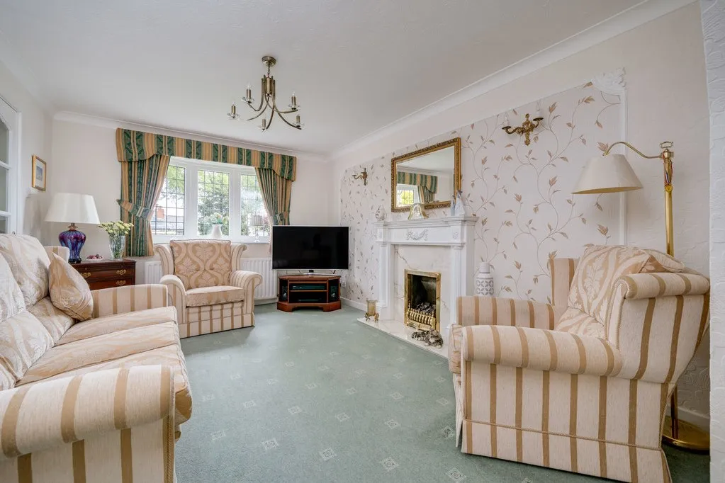 Emmet Close, Birkenshaw BD11 2LF, photo 8