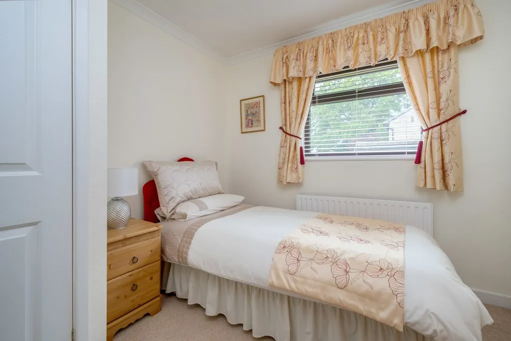 Emmet Close, Birkenshaw BD11 2LF, photo 14