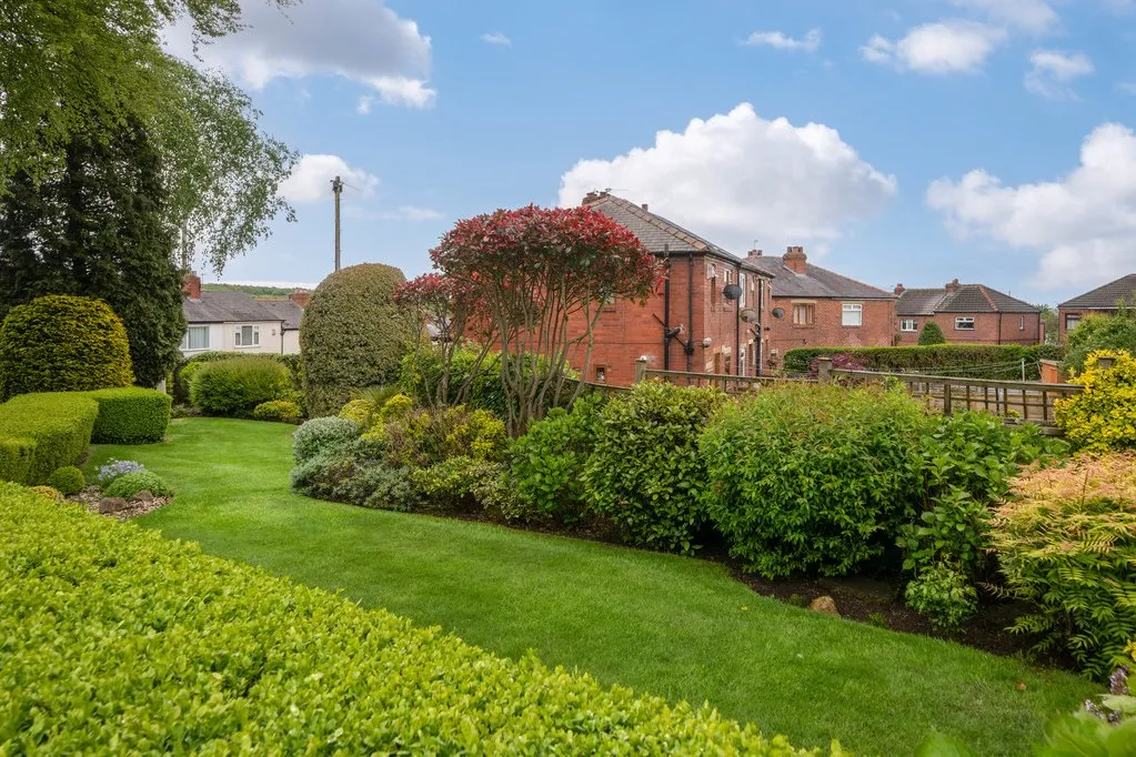 Emmet Close, Birkenshaw BD11 2LF, photo 4