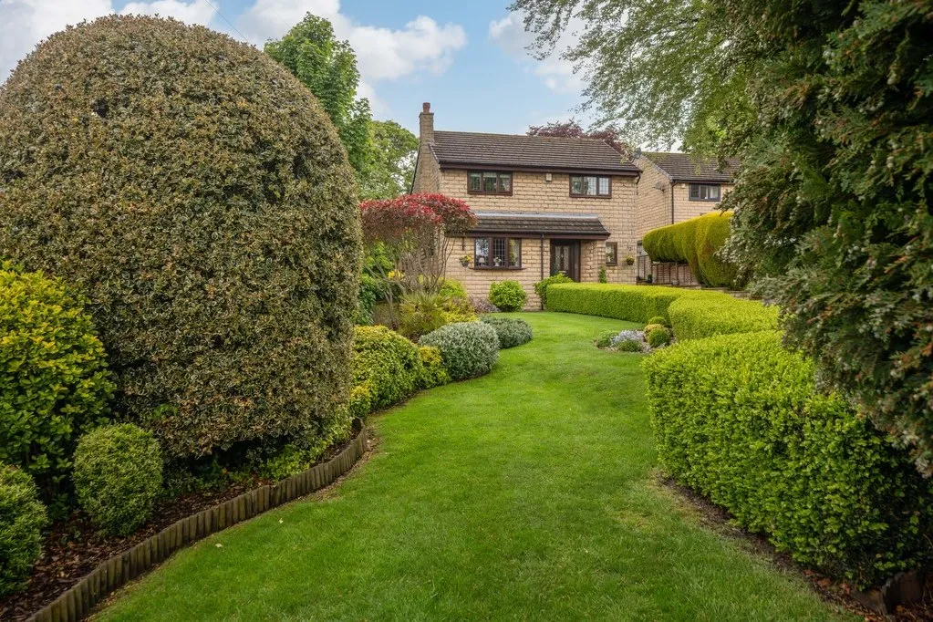 Emmet Close, Birkenshaw BD11 2LF, photo 16