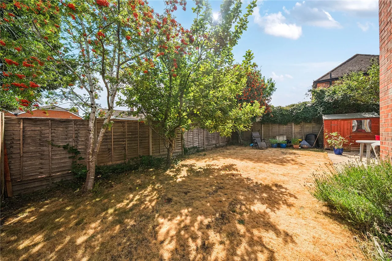 Salmons Road, Odiham, RG29, photo 25