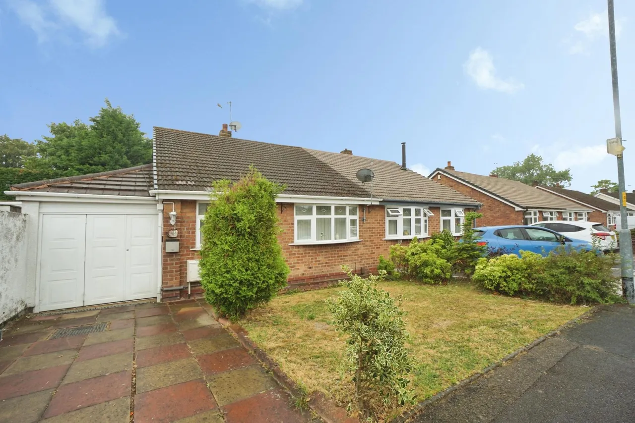 2 bed house for sale, Riding Way, Shortheath, WV12