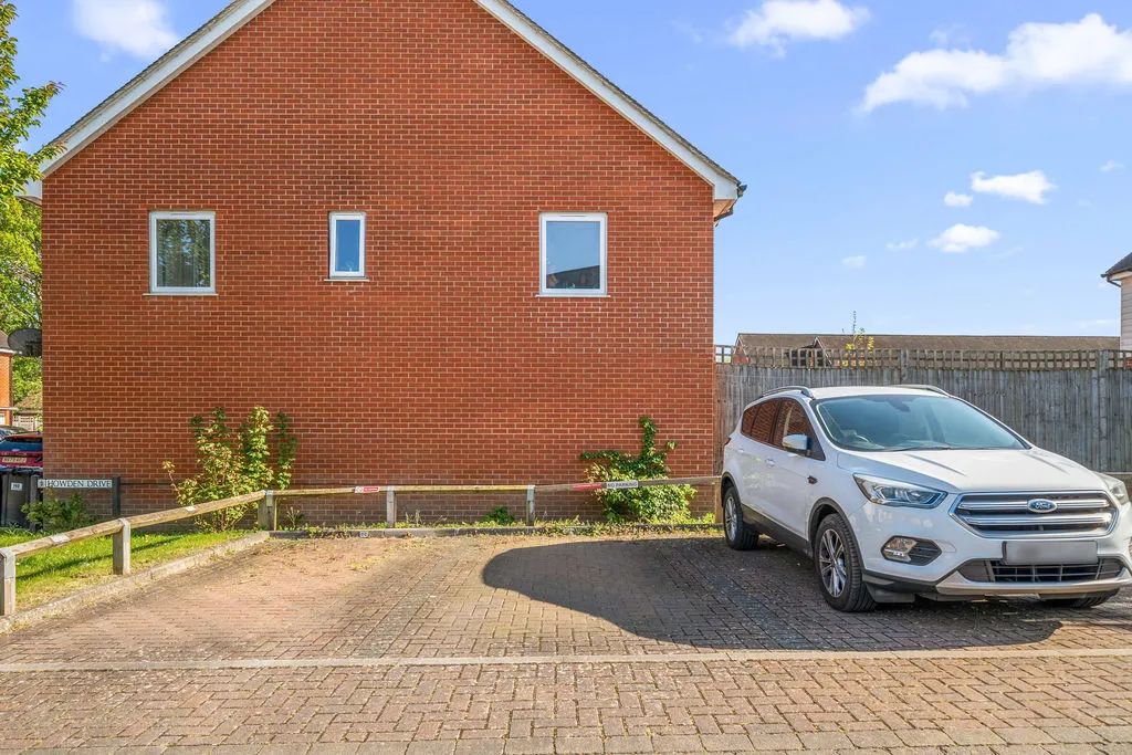 Howden Drive, Row Town KT15 1EA, photo 11