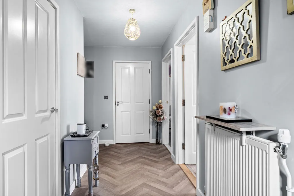 Howden Drive, Row Town KT15 1EA, photo 6