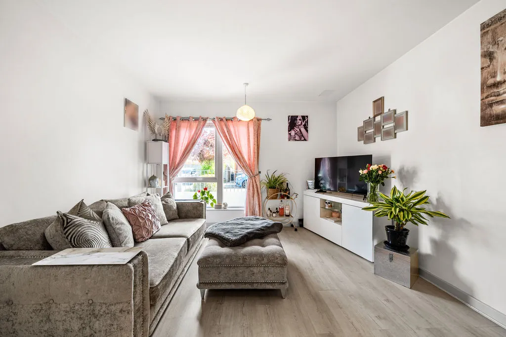Howden Drive, Row Town KT15 1EA, photo 5