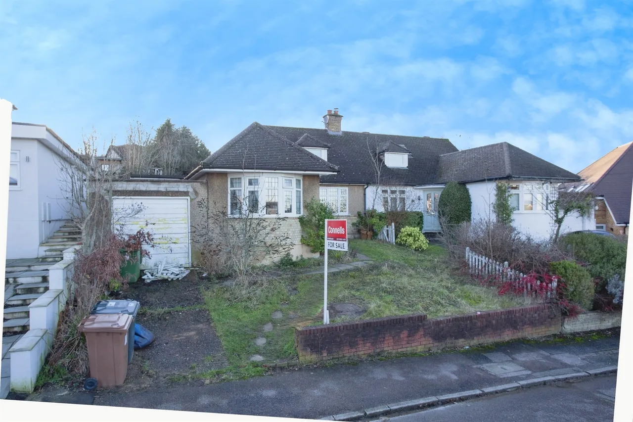 3 bed house for sale — Kimble Crescent, Bushey