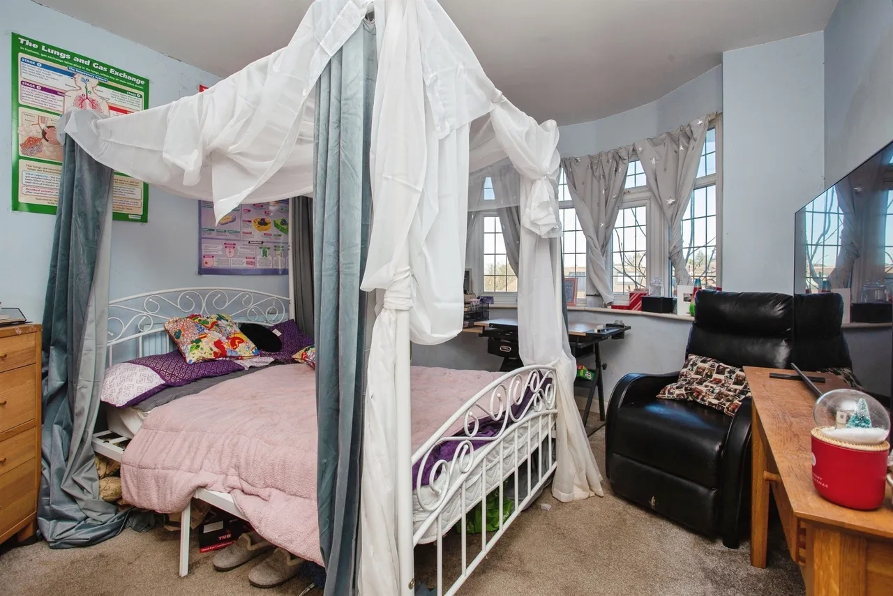 Kimble Crescent, Bushey, photo 5