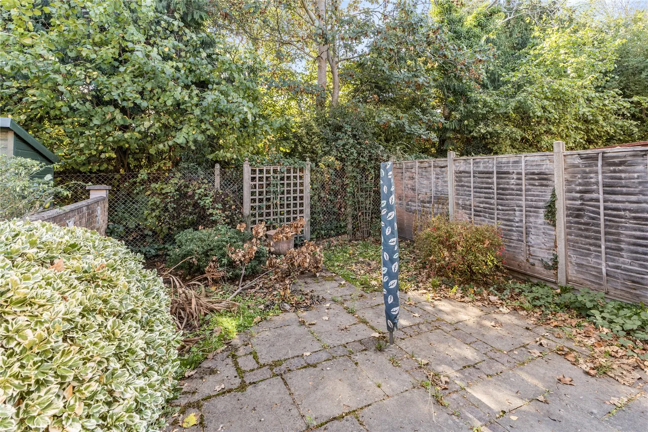 Powderham Court, Knaphill, GU21, photo 11