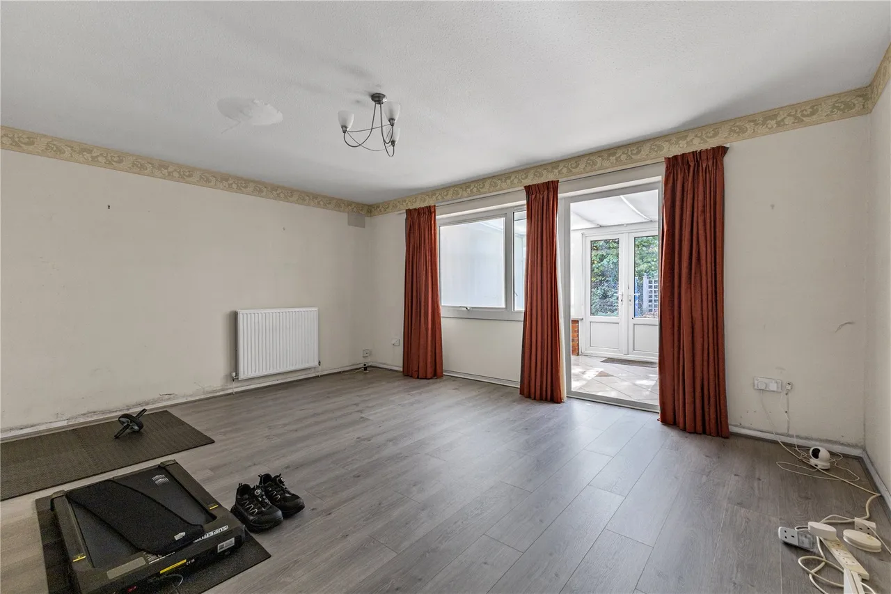 Powderham Court, Knaphill, GU21, photo 3