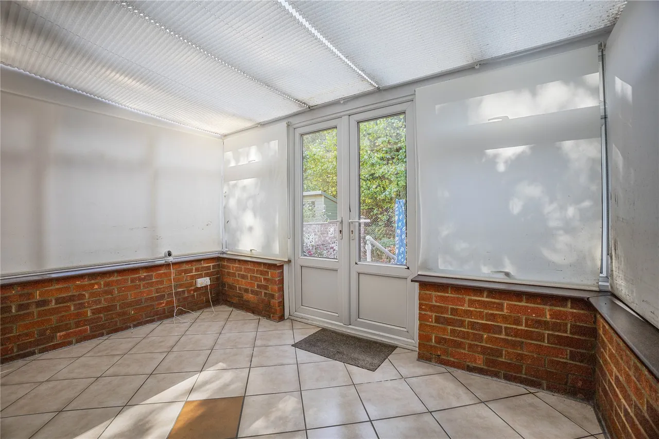 Powderham Court, Knaphill, GU21, photo 4