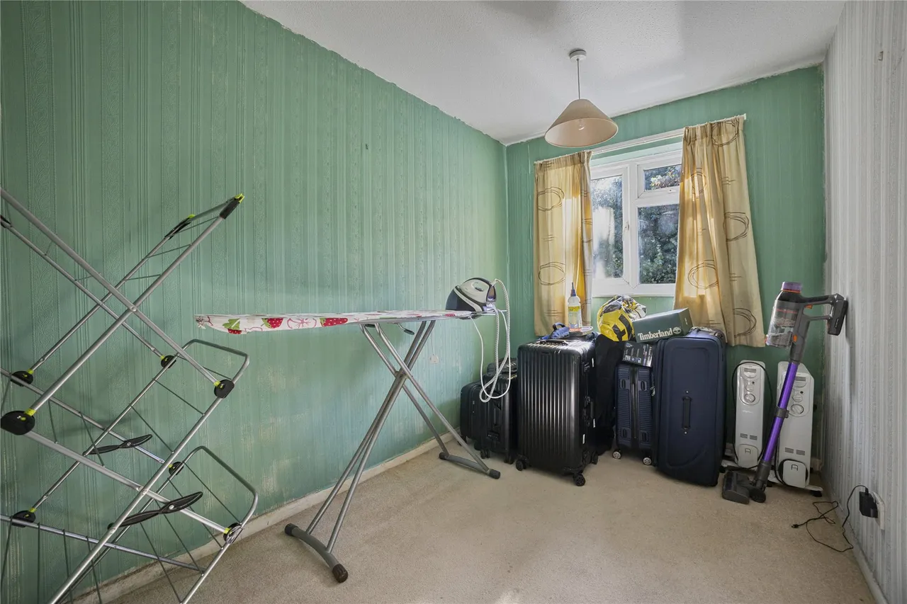 Powderham Court, Knaphill, GU21, photo 5