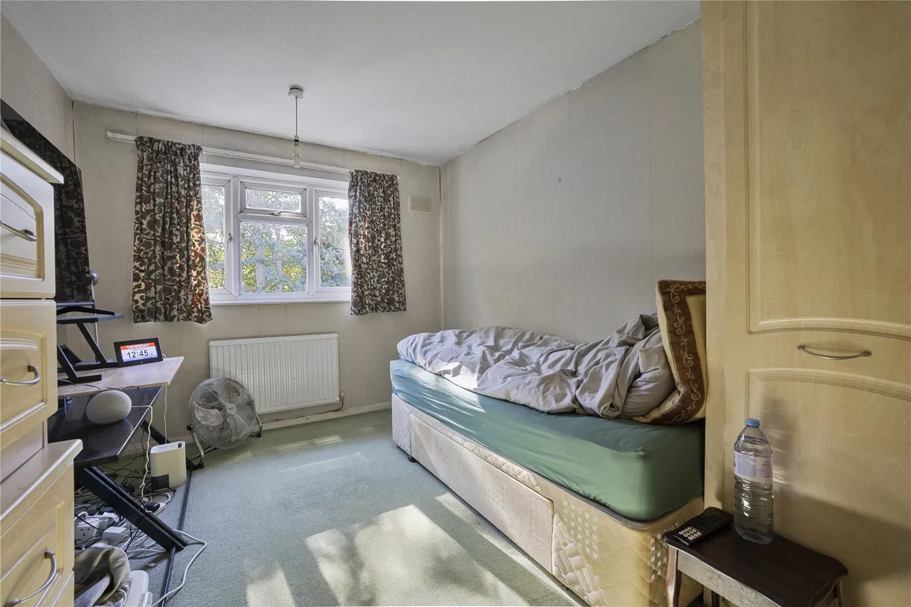 Powderham Court, Knaphill, GU21, photo 6