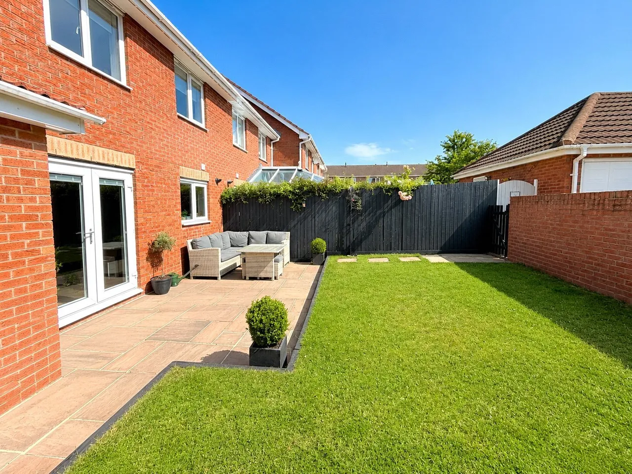 Ainderby Gardens, Northallerton, North Yorkshire, DL7, photo 3