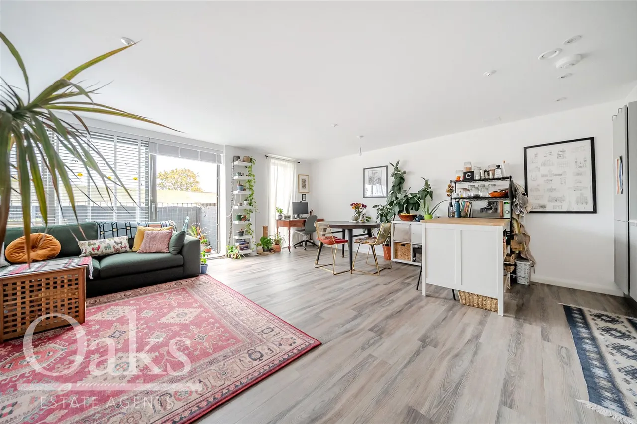 2 bed flat for sale, Doyle Road, South Norwood, SE25