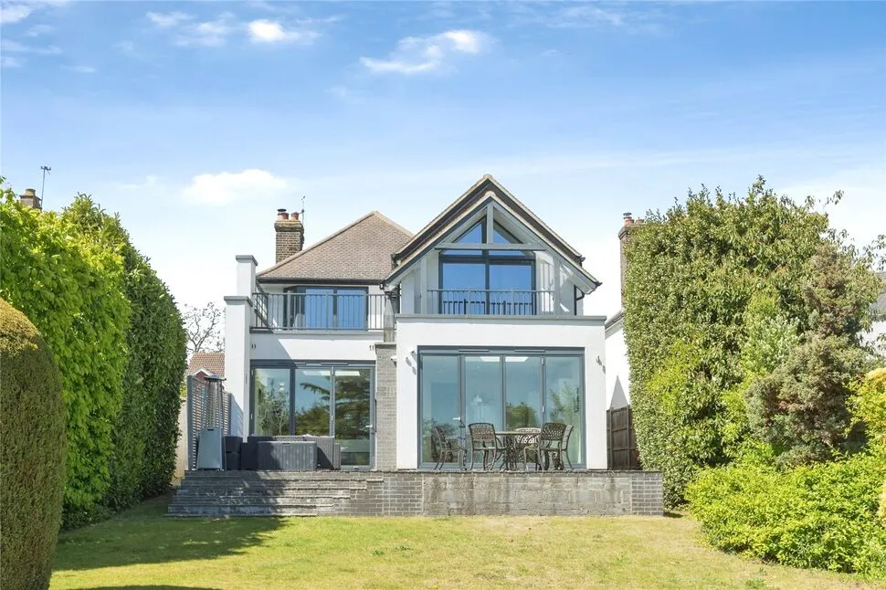 5 bed house for sale — Birchwood Park Avenue, Swanley, Kent, BR8
