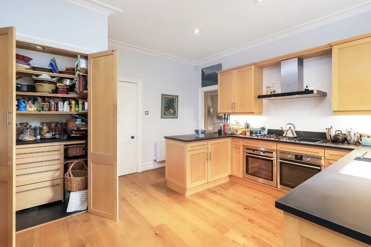 Victoria Road, Salisbury, Wiltshire, SP1 3NG, photo 4
