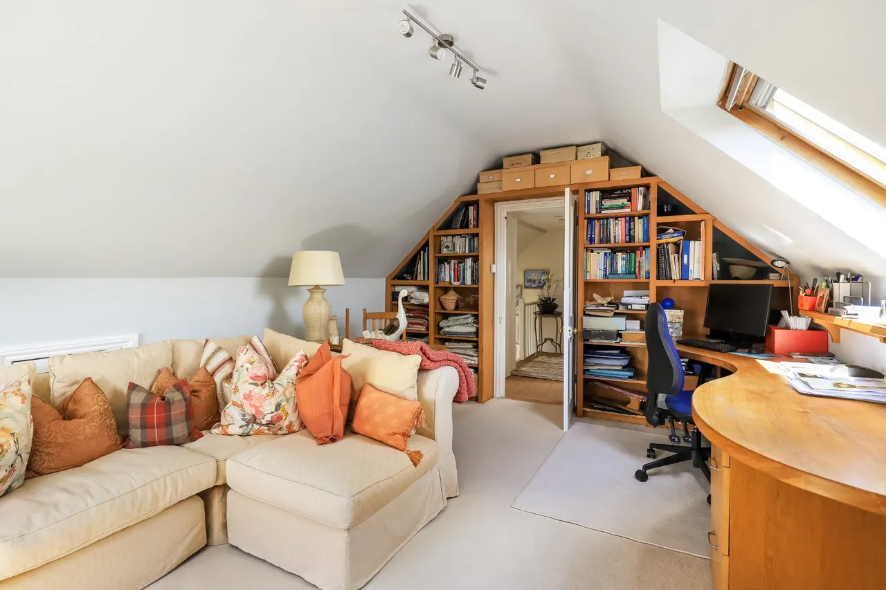 Victoria Road, Salisbury, Wiltshire, SP1 3NG, photo 13