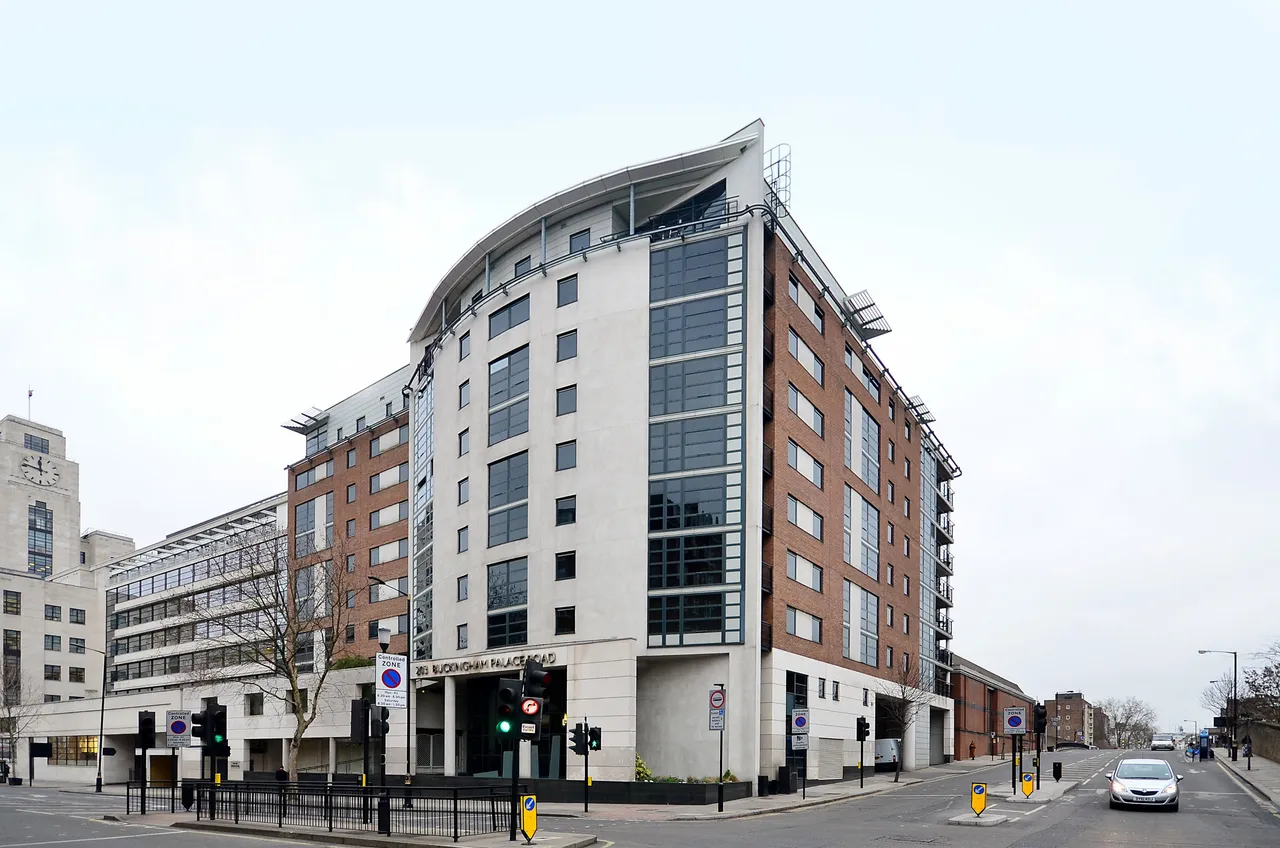 2 bed flat to rent, London, SW1W