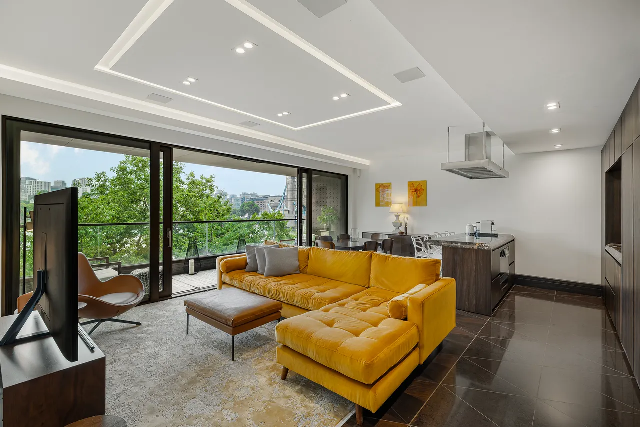 Blenheim House, Duchess Walk, Southwark, London, photo 2