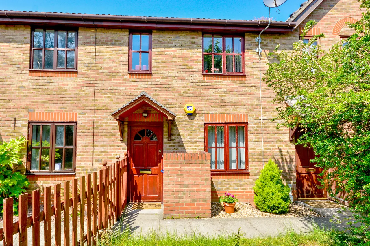 2 bed house to rent — 103 Hither Farm Road, London
