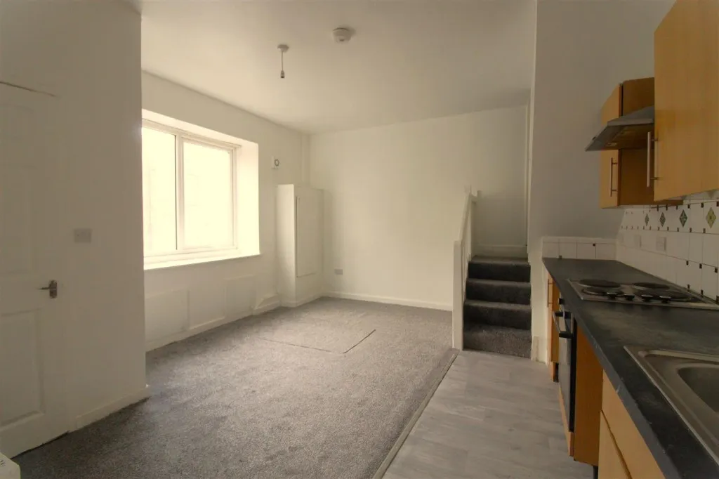 Blackmoorfoot Road, Crosland Moor, HD4, photo 2