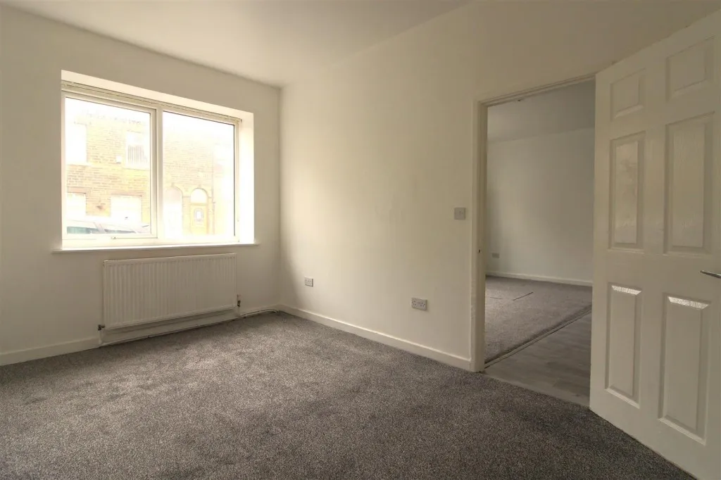 Blackmoorfoot Road, Crosland Moor, HD4, photo 6