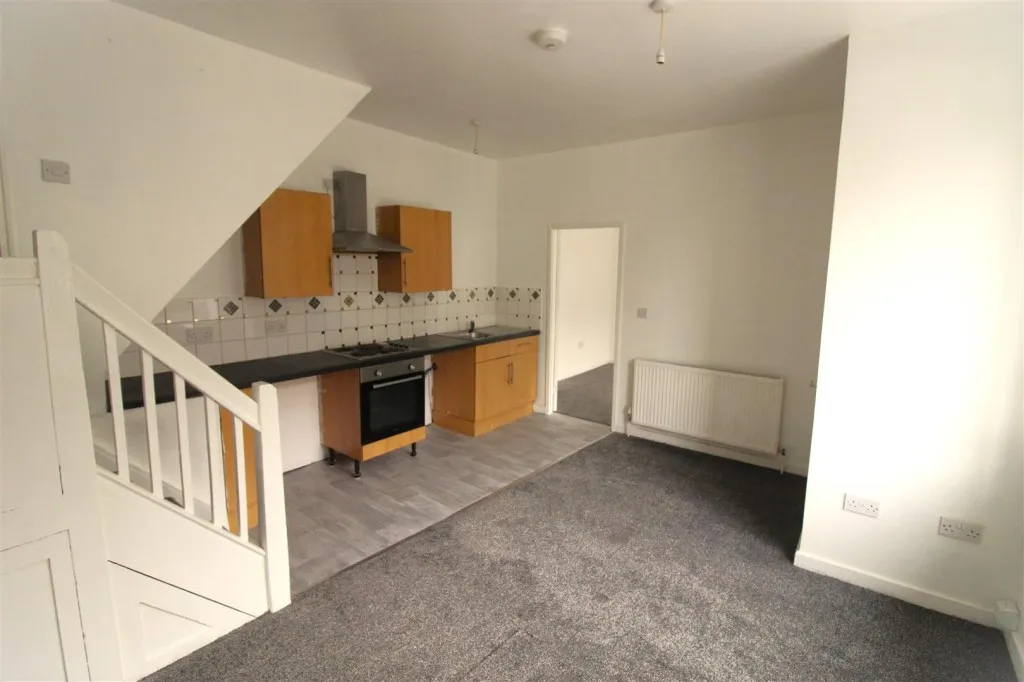 Blackmoorfoot Road, Crosland Moor, HD4, photo 4