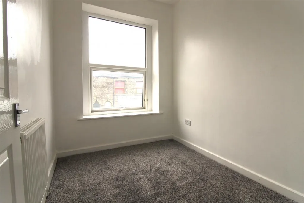 Blackmoorfoot Road, Crosland Moor, HD4, photo 7