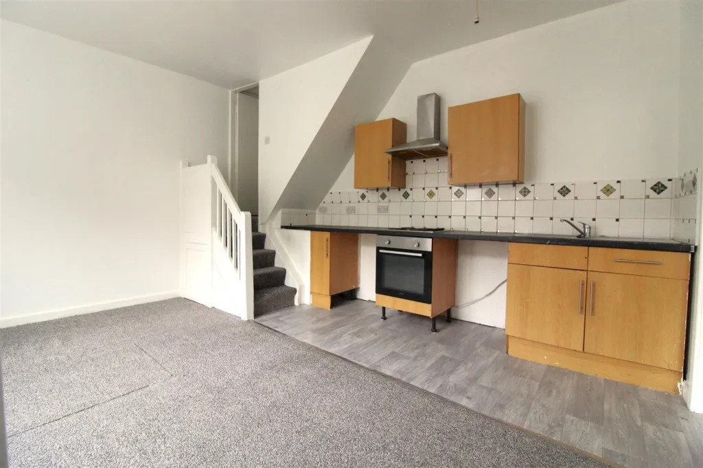Blackmoorfoot Road, Crosland Moor, HD4, photo 3