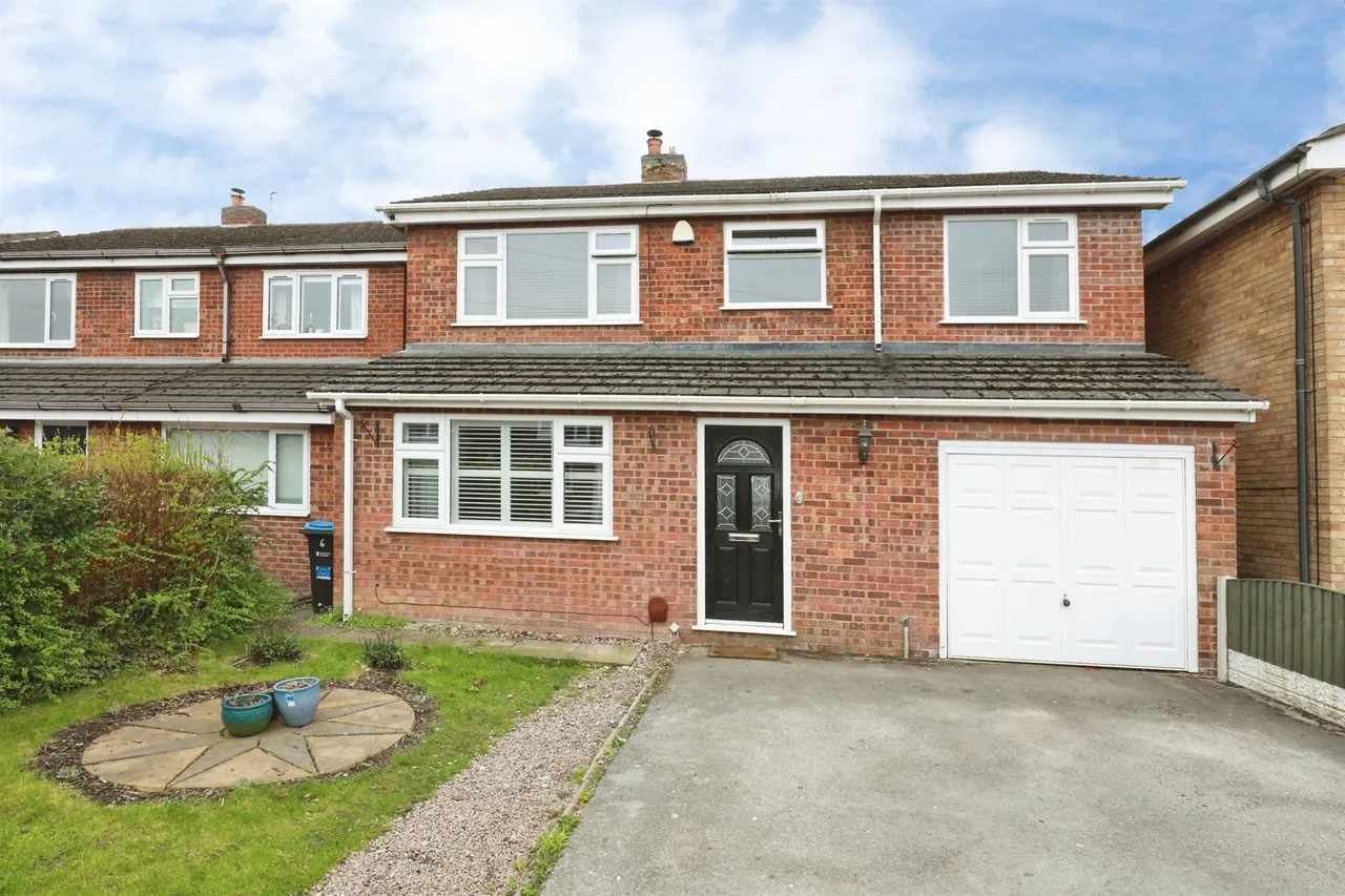 4 bed house for sale — Pear Tree Drive, Wincham, Northwich