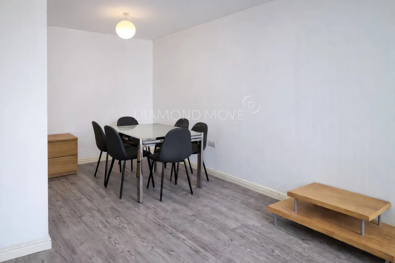 Prince Regent Road, Hounslow, TW3, photo 2