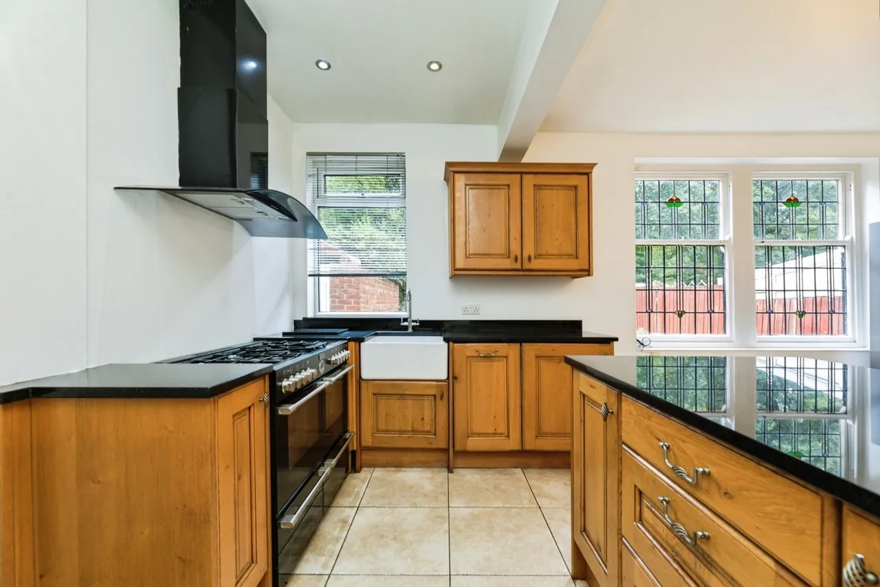 Longley Lane, SHEFFIELD, South Yorkshire, S5, photo 8