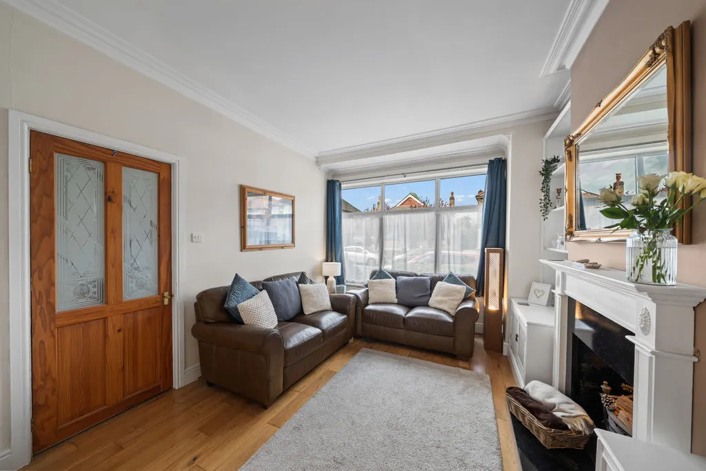 Gander Green Lane, Sutton SM1 2EJ, photo 2