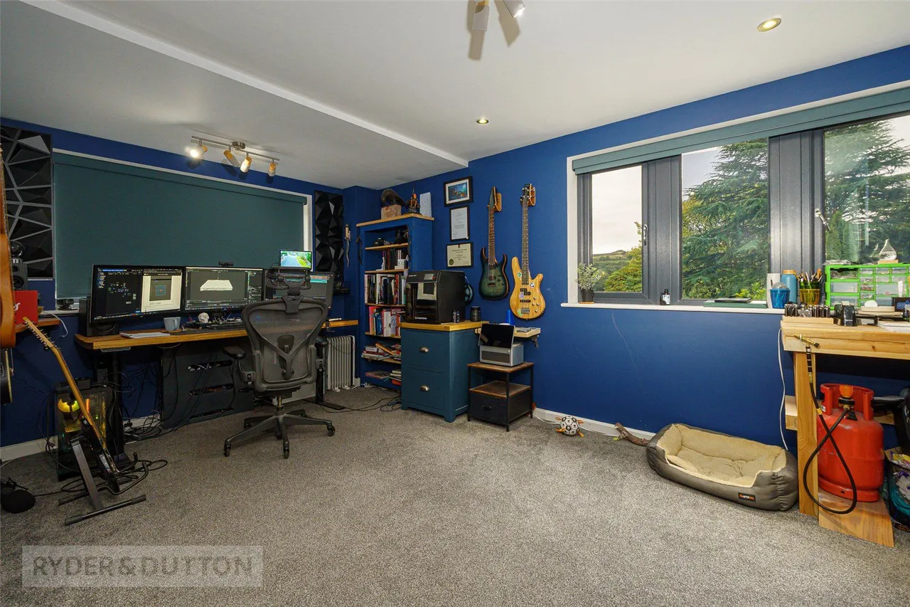 Binns Lane, Holmfirth, HD9, photo 16