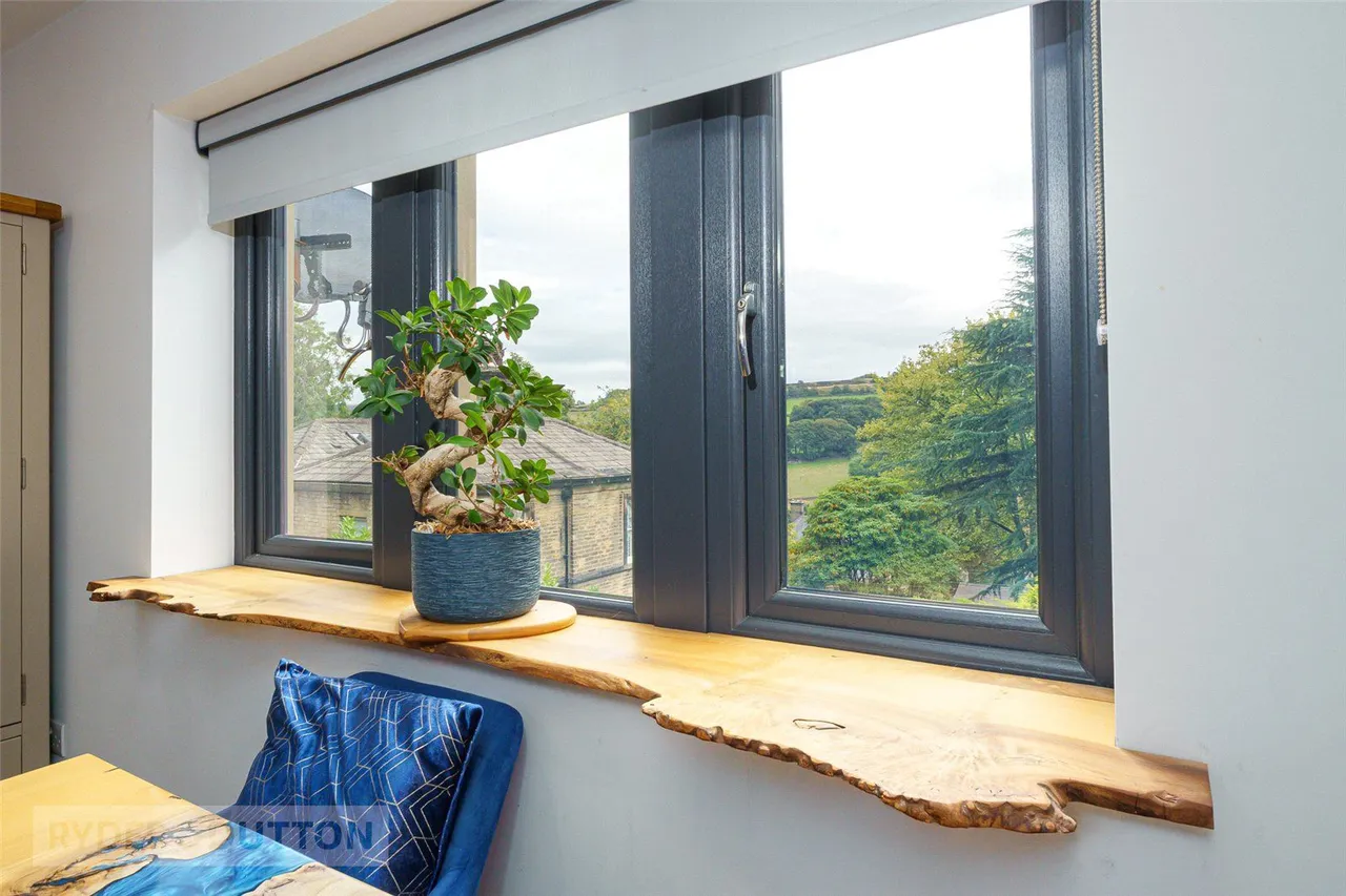 Binns Lane, Holmfirth, HD9, photo 5