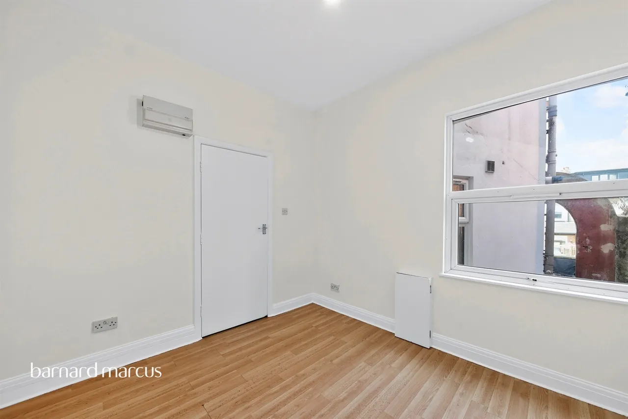 Ballards Lane, London, photo 12