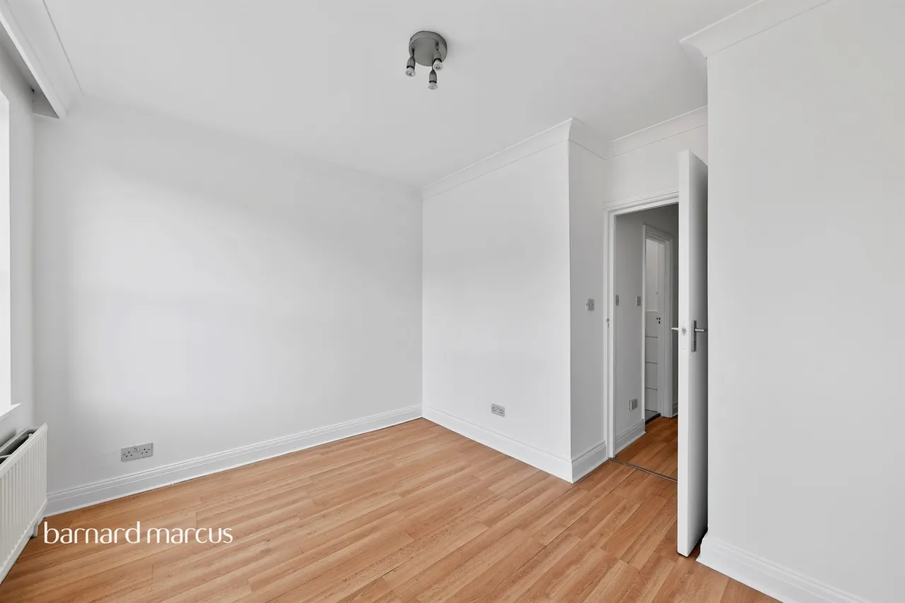 Ballards Lane, London, photo 10