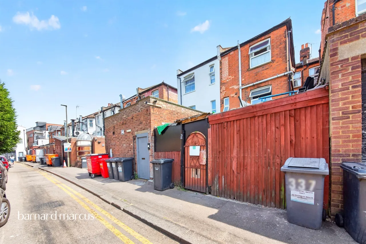 Ballards Lane, London, photo 9