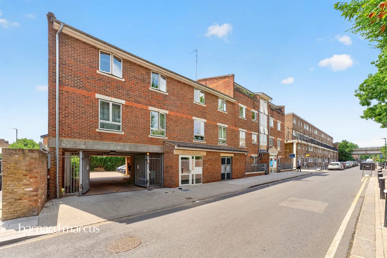 2 bed flat for sale, Church Road, London, N17