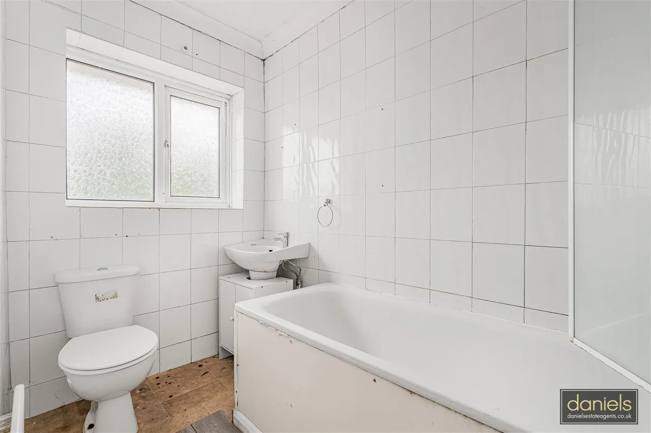Medway Gardens, Wembley, HA0, photo 10