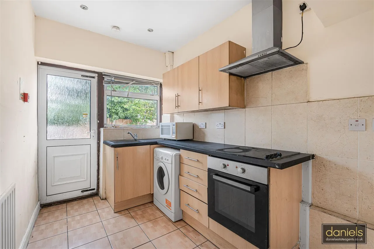 Medway Gardens, Wembley, HA0, photo 3