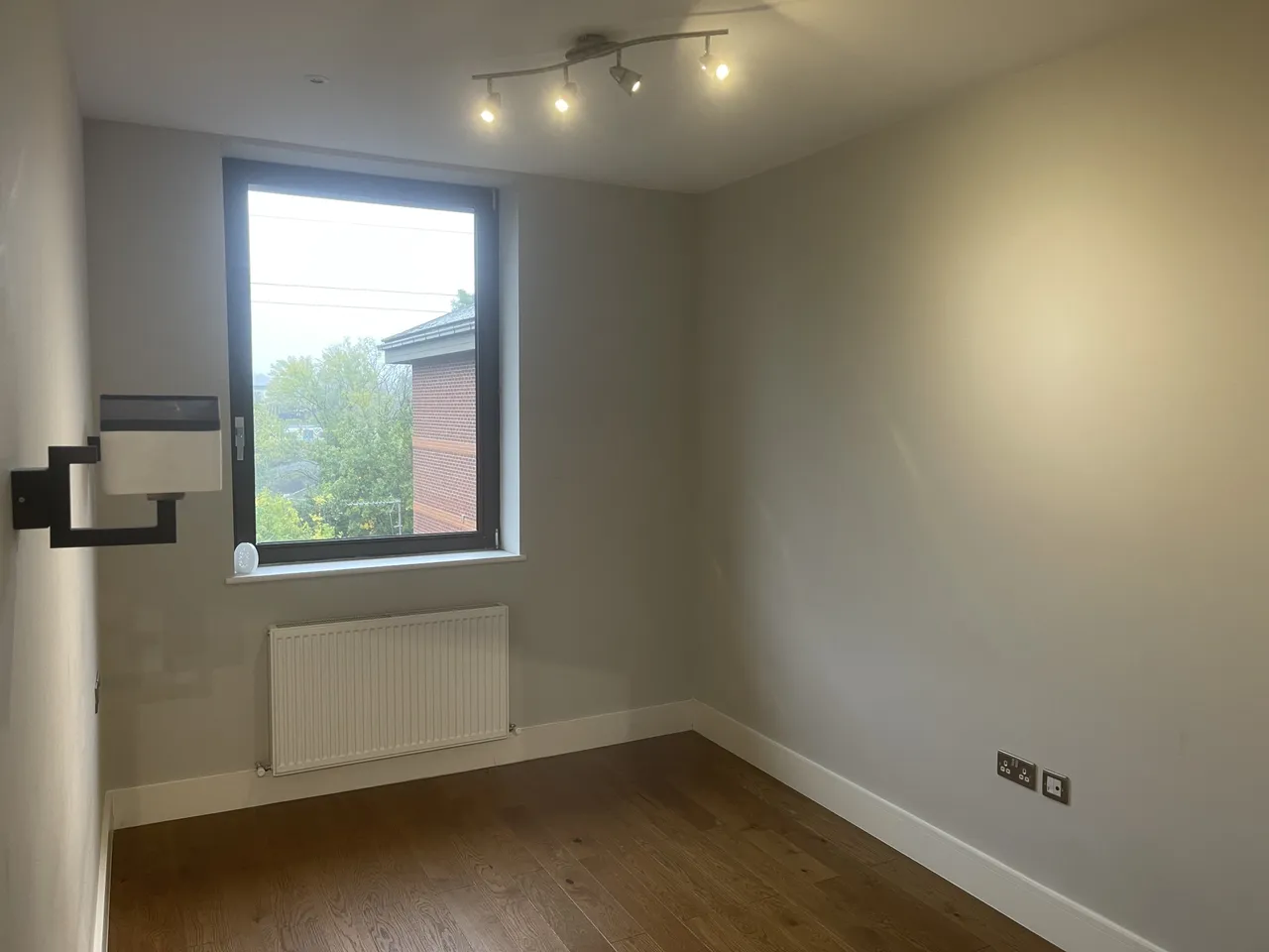 Hazelwick Avenue, RH10, photo 6