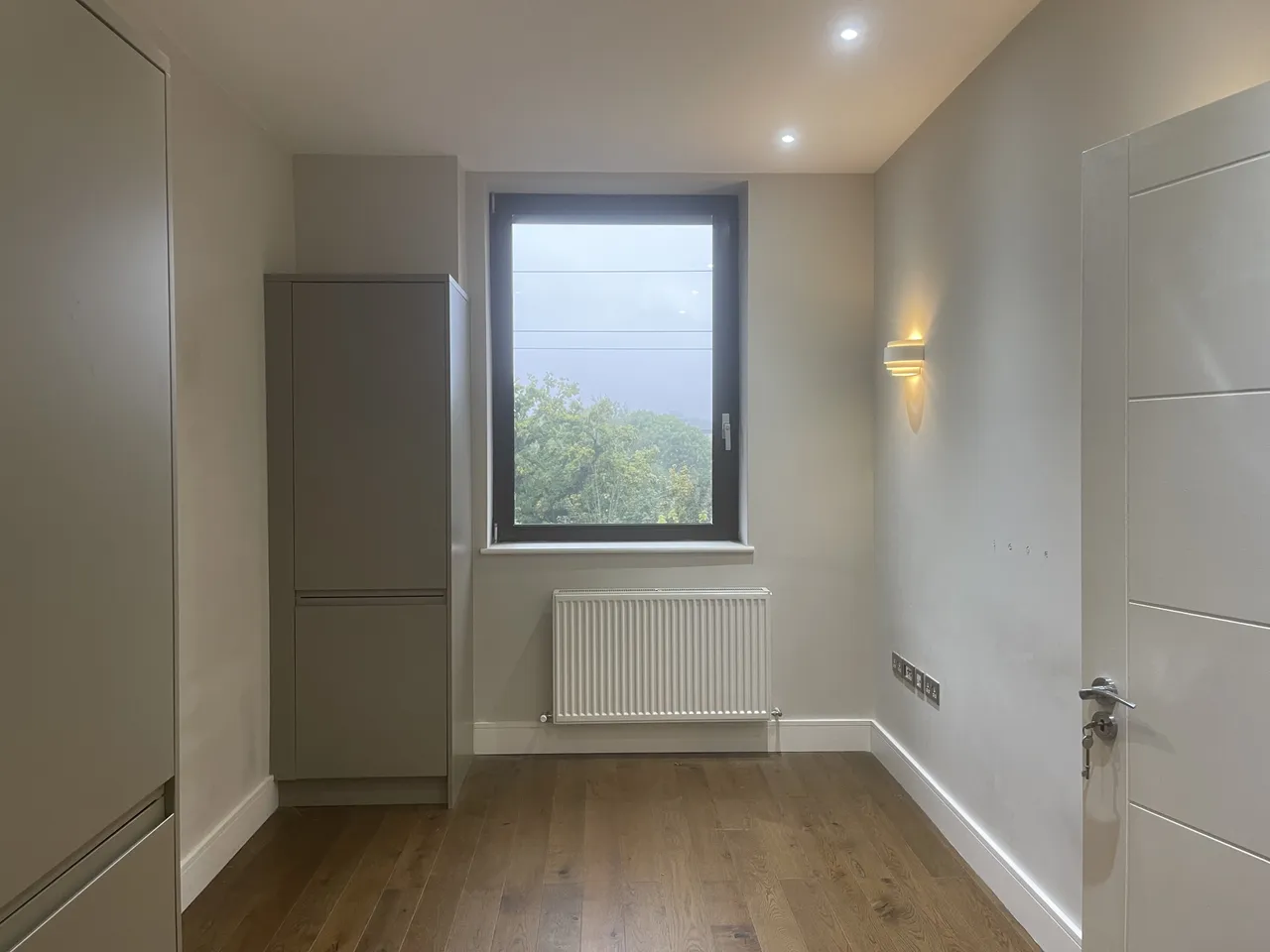 Hazelwick Avenue, RH10, photo 4