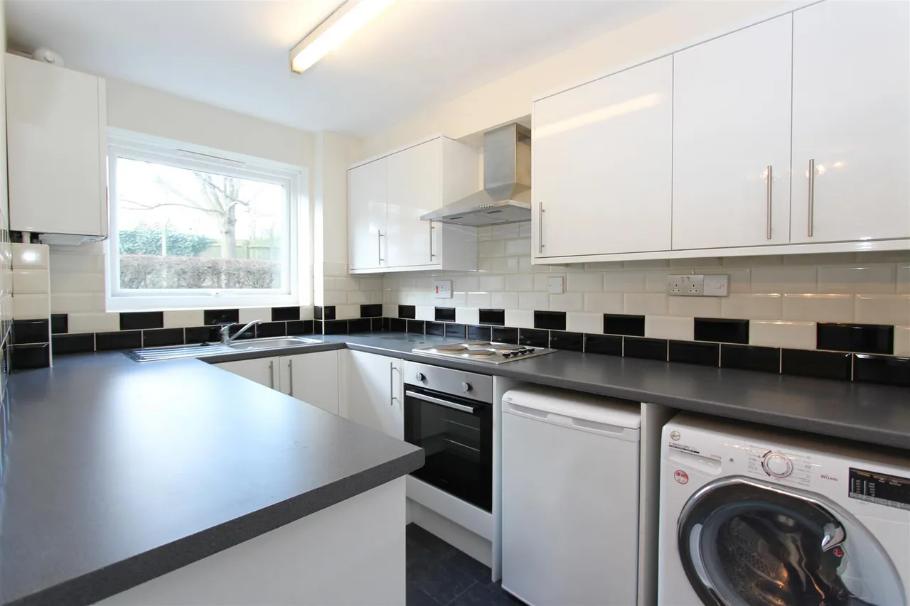 Cranston Close, Ickenham, UB10 8TH, photo 3