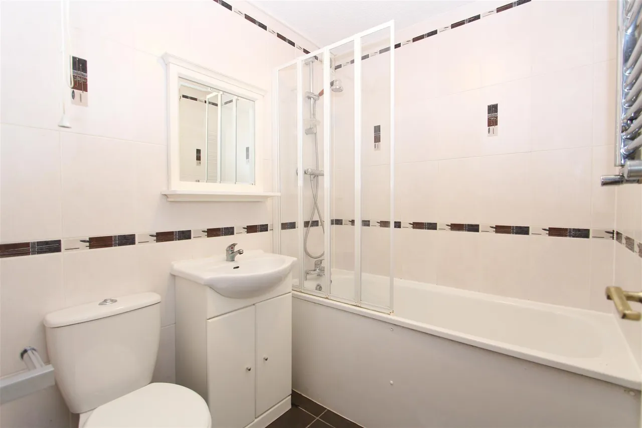 Cranston Close, Ickenham, UB10 8TH, photo 5